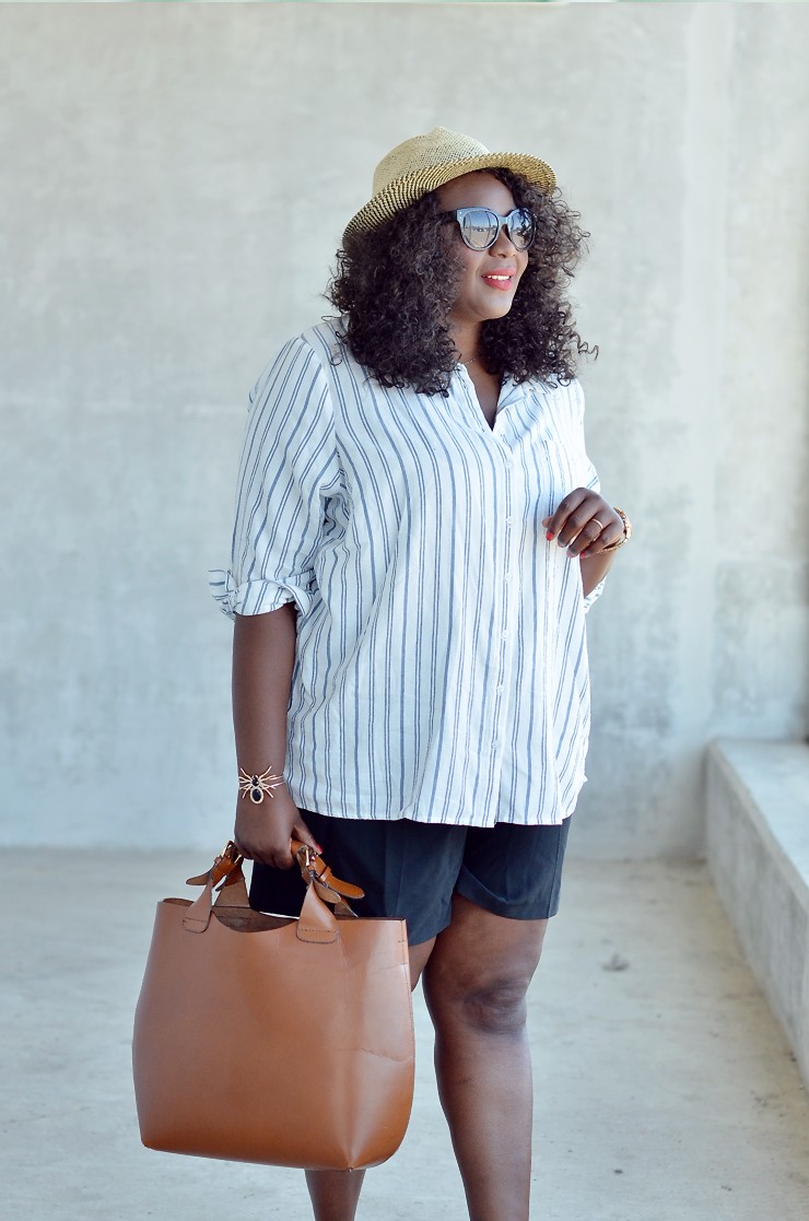 Casual-tourist-outfit-summer-outfit-ideas-mycurvesandcurls