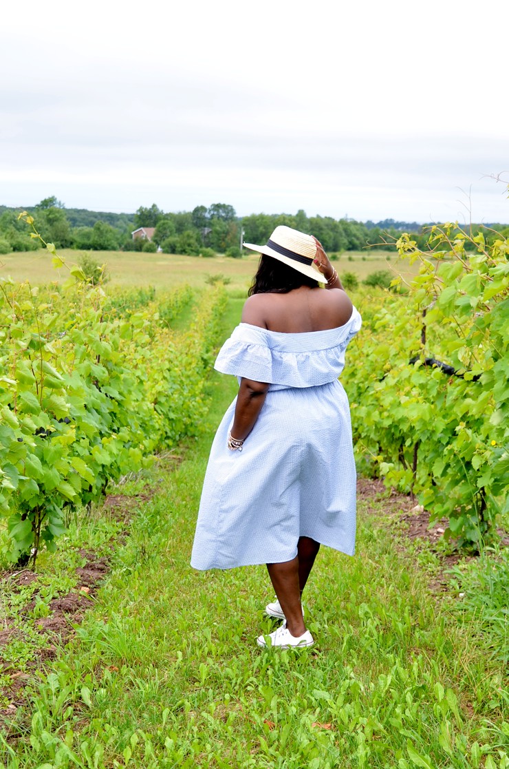 What to wear at the winery- sneakers and Dress