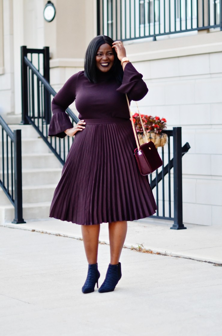 Plus size pleated skirt- How To Wear Monochromatic like A Pro mycurvesandcurls