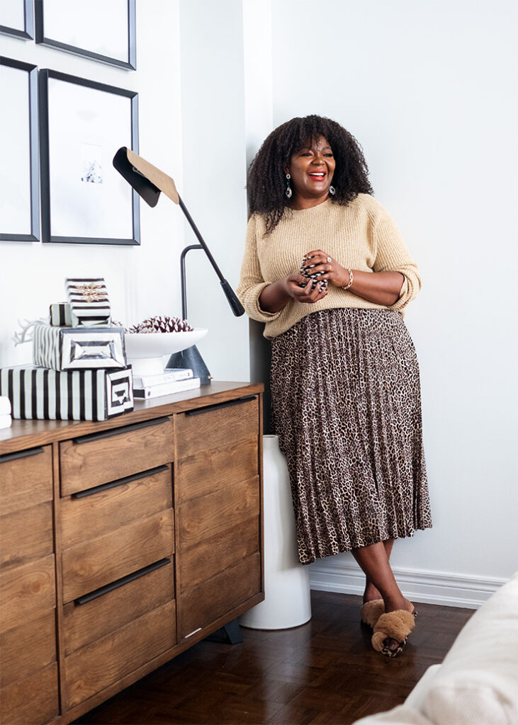 plus size canada gift guide, how to wear a pleated skirt when you have a belly